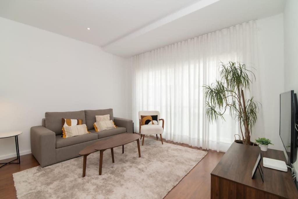 Cozy Sea View Apartment Near City & Airport Ponta Delgada  Luaran gambar