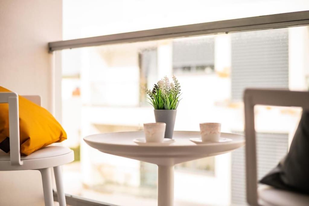 Cozy Sea View Apartment Near City & Airport Ponta Delgada  Luaran gambar