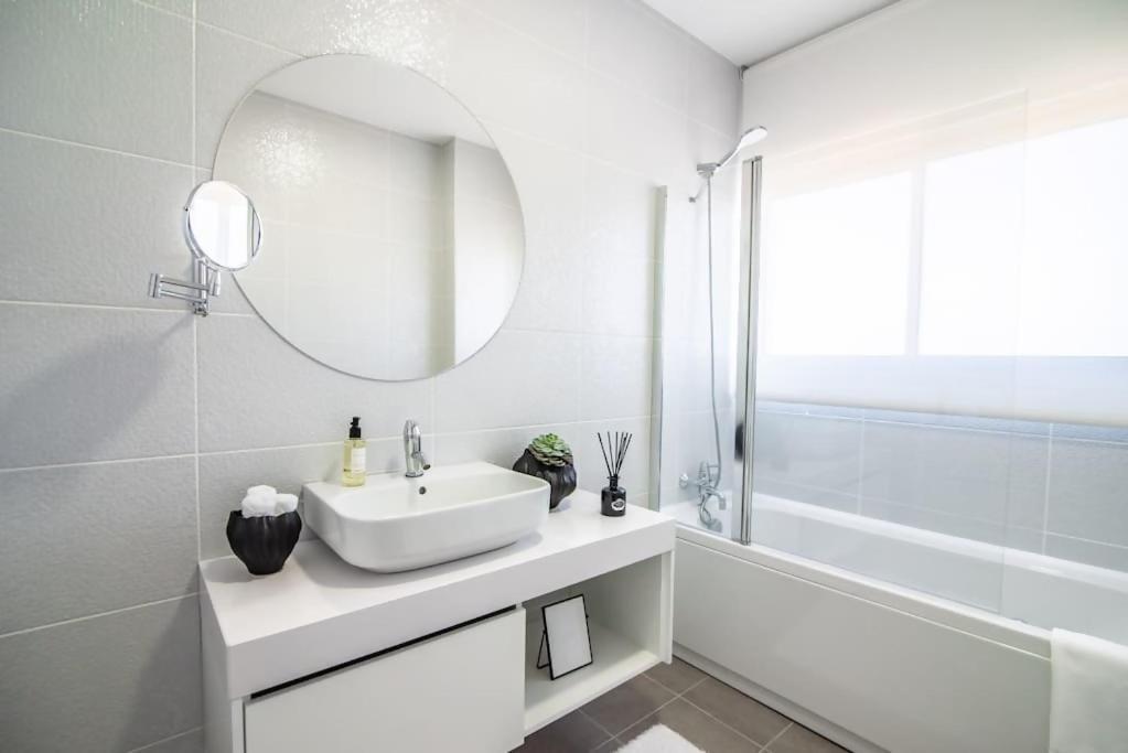Cozy Sea View Apartment Near City & Airport Ponta Delgada  Luaran gambar
