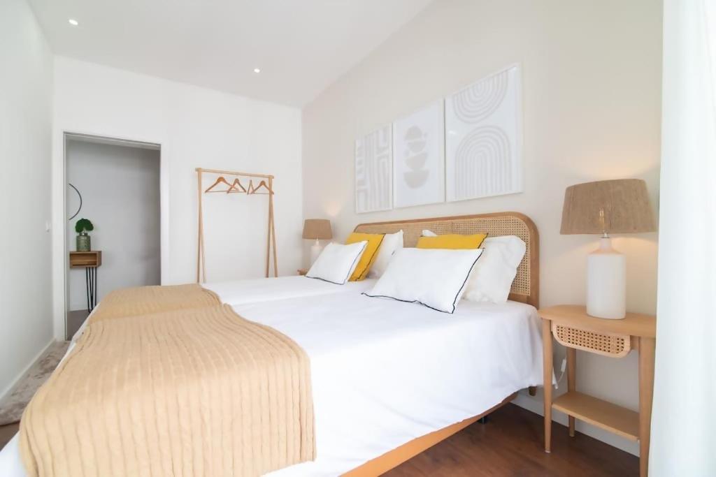 Cozy Sea View Apartment Near City & Airport Ponta Delgada  Luaran gambar